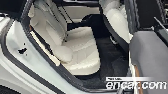 Tesla Model S 2023 — фото 17