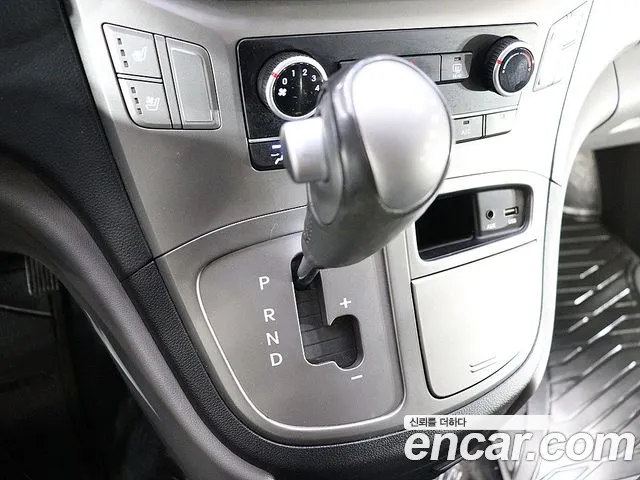 Hyundai Starex 2019 — фото 9