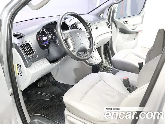 Hyundai Starex 2019 — фото 10