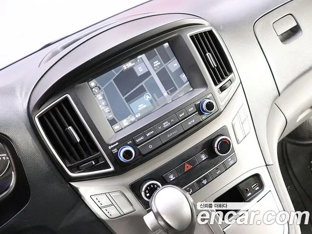 Hyundai Starex 2019 — фото 12