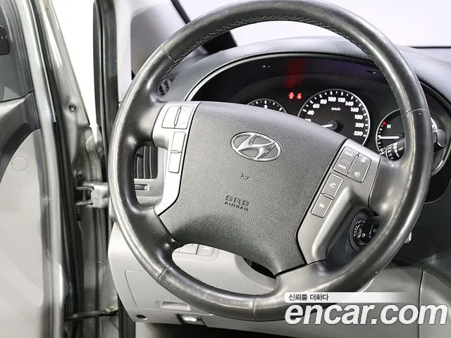 Hyundai Starex 2019 — фото 14