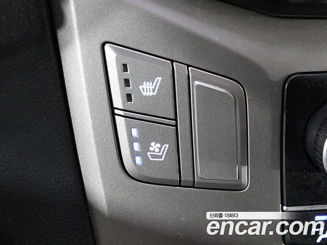 Hyundai Starex 2019 — фото 16
