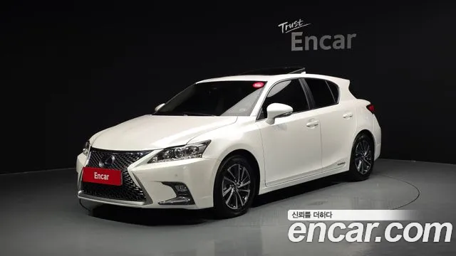 Lexus CT200h 2019 — фото 1