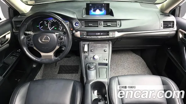 Lexus CT200h 2019 — фото 10