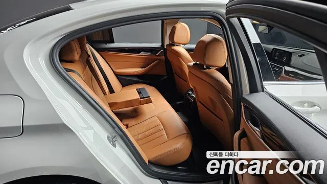 BMW 5-Series 2019 — фото 12