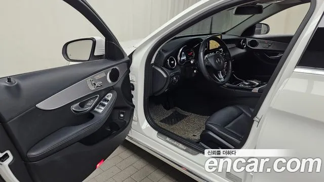 Mercedes-Benz C-Class 2017 — фото 10
