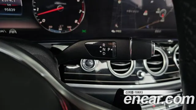 Mercedes-Benz E-Class 2020 — фото 12