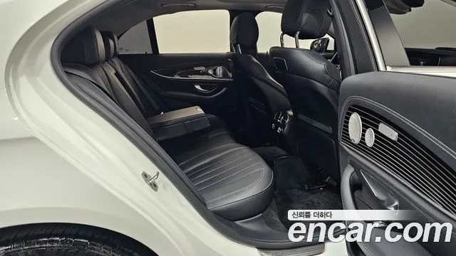 Mercedes-Benz E-Class 2020 — фото 17