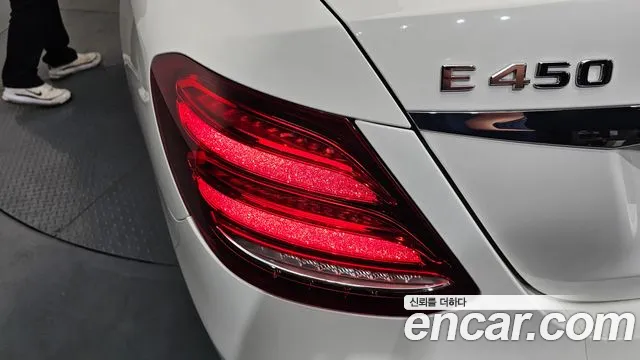 Mercedes-Benz E-Class 2020 — фото 9
