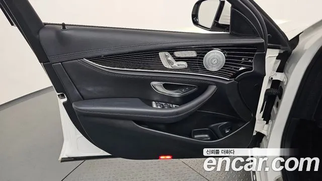 Mercedes-Benz E-Class 2020 — фото 14