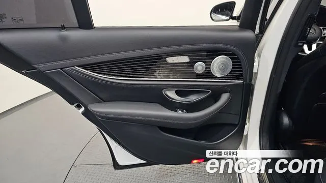 Mercedes-Benz E-Class 2020 — фото 15