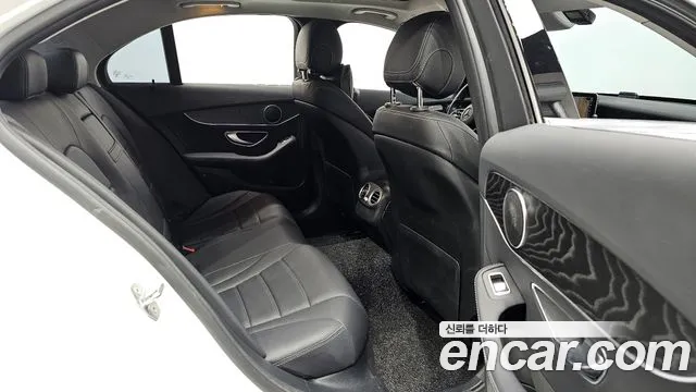 Mercedes-Benz C-Class 2019 — фото 12