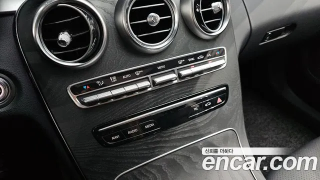 Mercedes-Benz C-Class 2019 — фото 17