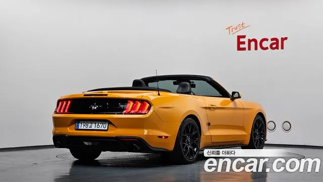 Ford Mustang 2018 — фото 1