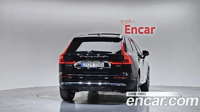 Volvo XC60 2022 — фото 4