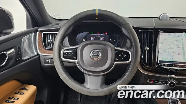 Volvo XC60 2022 — фото 20