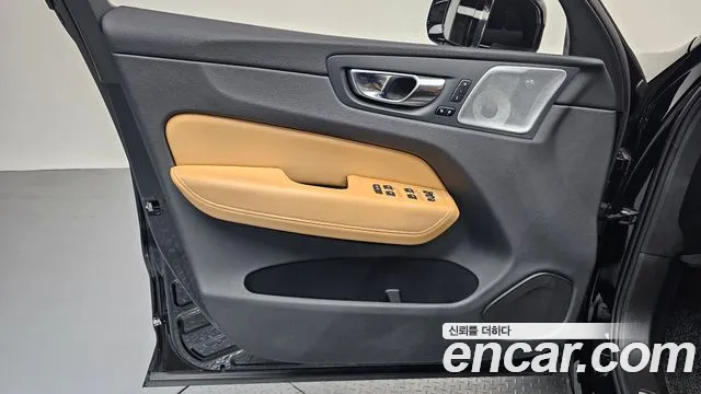 Volvo XC60 2022 — фото 14