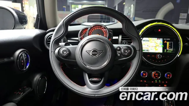 Mini Cooper 2020 — фото 18