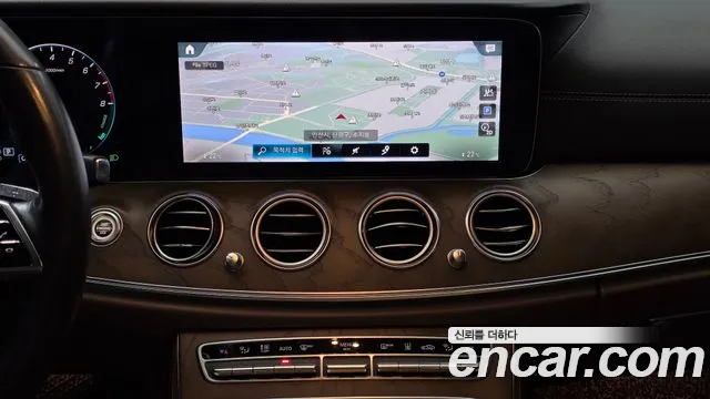 Mercedes-Benz E-Class 2021 — фото 19