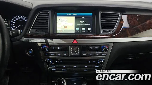 Hyundai Genesis 2015 — фото 12