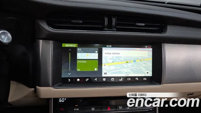 Jaguar XF 2017 — фото 14
