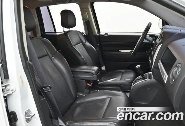Jeep Compass 2016 — фото 10