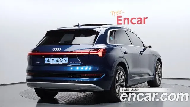 Audi e-tron 2020 — фото 2