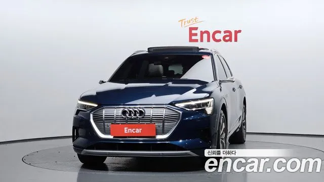Audi e-tron 2020 — фото 3
