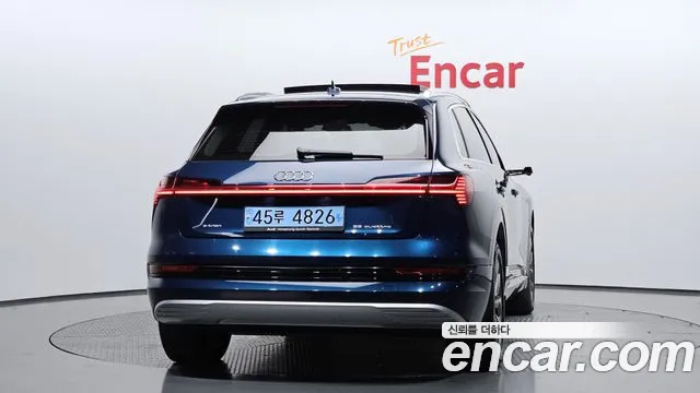 Audi e-tron 2020 — фото 4