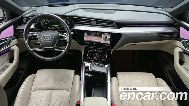 Audi e-tron 2020 — фото 10