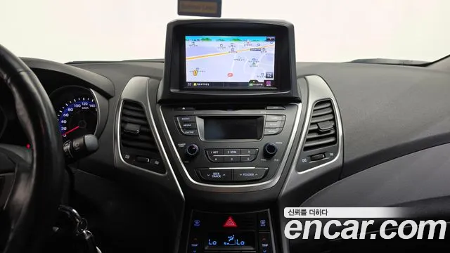 Hyundai AVANTE 2014 — фото 19