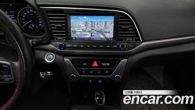 Hyundai AVANTE 2017 — фото 14