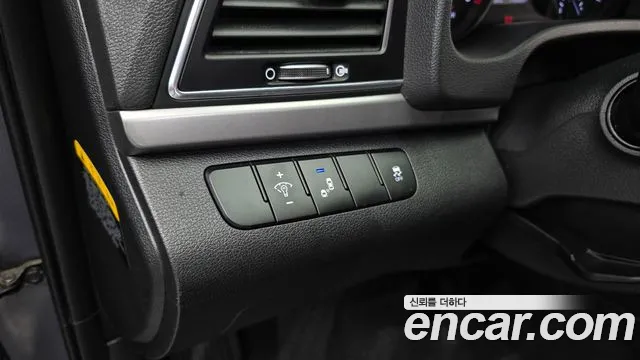 Hyundai AVANTE 2017 — фото 16