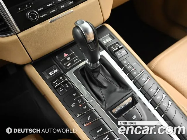Porsche Macan 2017 — фото 15