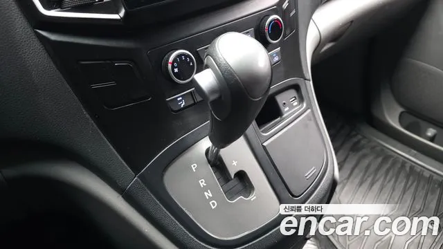 Hyundai Starex 2017 — фото 9