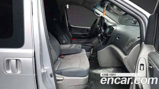 Hyundai Starex 2017 — фото 11