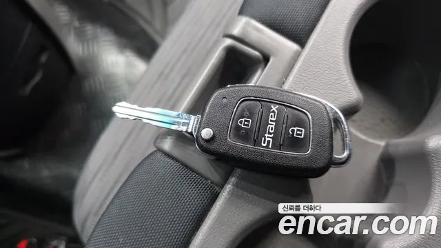 Hyundai Starex 2017 — фото 18