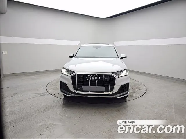 Audi Q7 2021 — фото 1