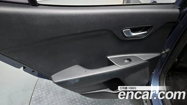 Kia Stonic 2018 — фото 14