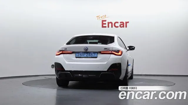 BMW i4 2022 — фото 4