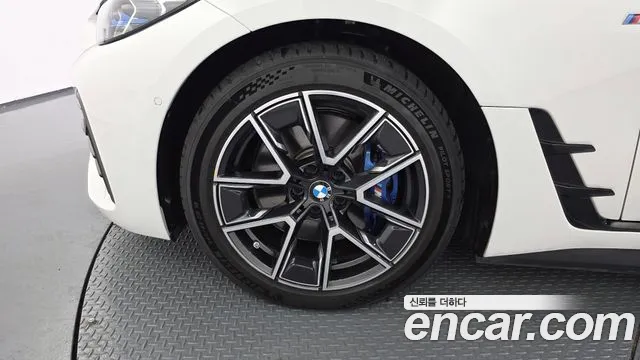 BMW i4 2022 — фото 5