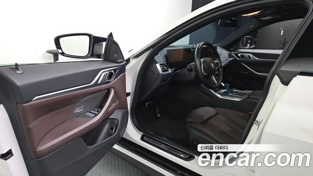 BMW i4 2022 — фото 13