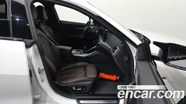 BMW i4 2022 — фото 17