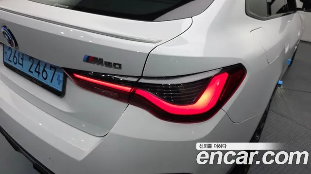 BMW i4 2022 — фото 9