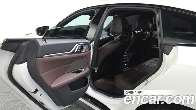 BMW i4 2022 — фото 16