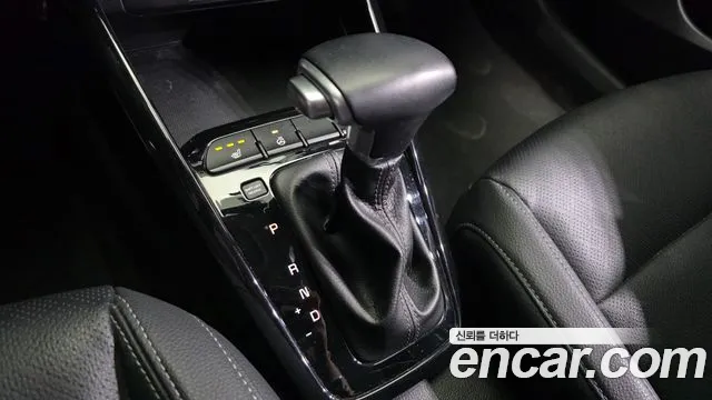 Kia Stonic 2018 — фото 12