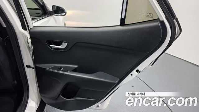 Kia Stonic 2018 — фото 15