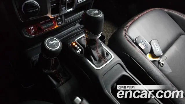 Jeep Wrangler 2023 — фото 11