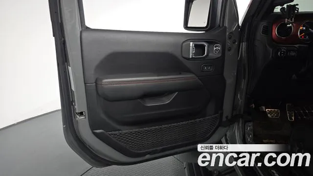 Jeep Wrangler 2023 — фото 13