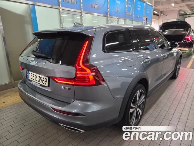 Volvo V60 2021 — фото 5